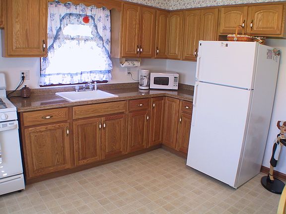 4th image of 636 Boesel Ave