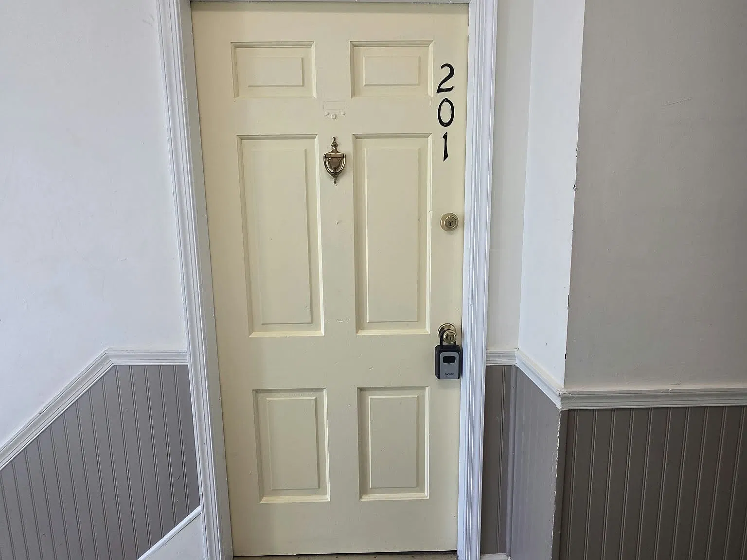 2 bed, 700 sqft, $1,350 — Photo 2