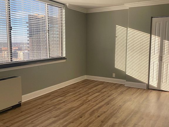3rd image of 700 E 8th St Unit 12B