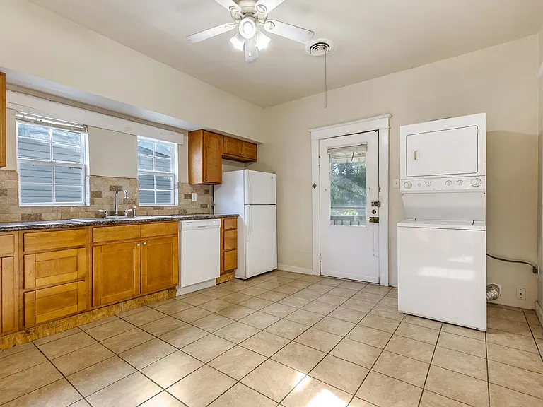 306 Homedale St #UPPER — Photo 8