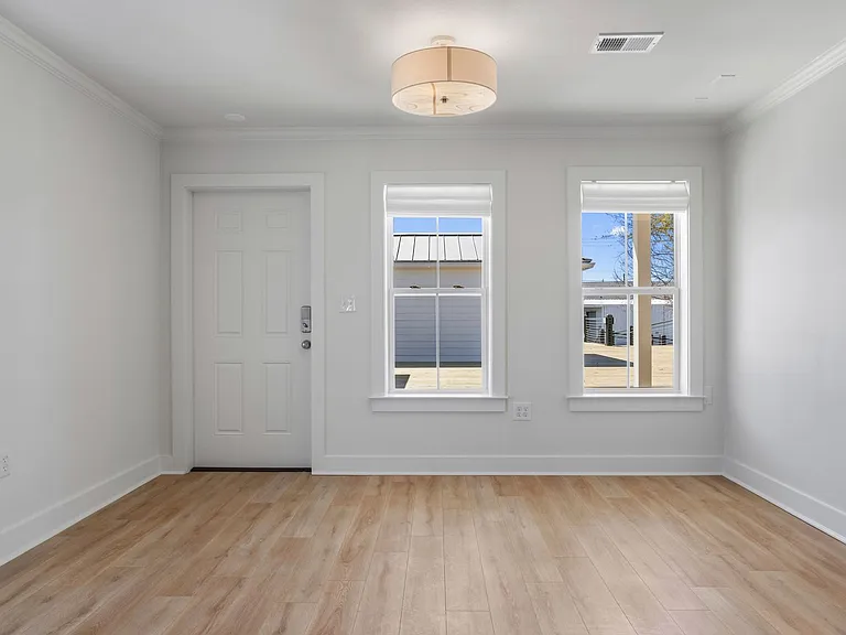 303 Delmas Ave — Photo 4
