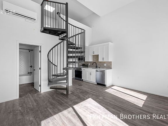 2nd image of 803 Pearl St #209