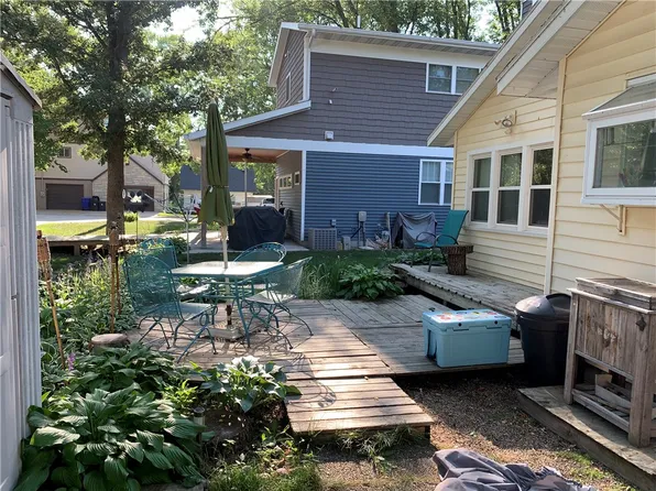 5017 Lee St, Clear Lake, IA 50428