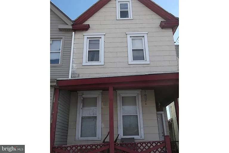 232 North Broadway photo 1
