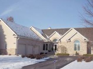 1071 Huntington Way N, Suamico, WI 54173