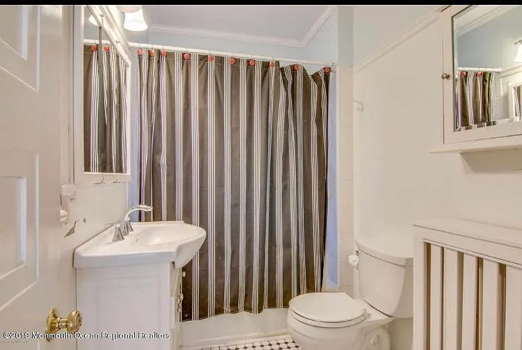 102 Lake Dr — Photo 12