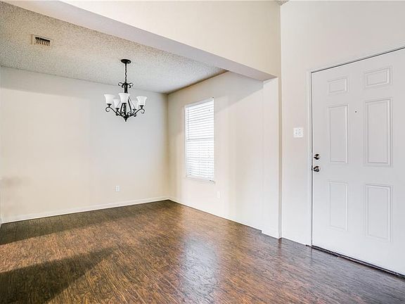 4th image of 5007 Summer Creek Dr