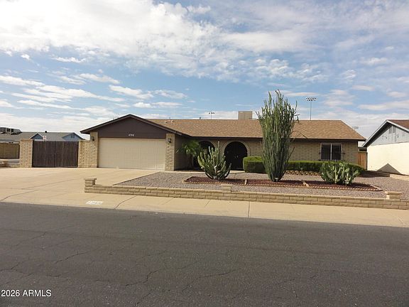 3rd image of 4746 W DAHLIA Drive
