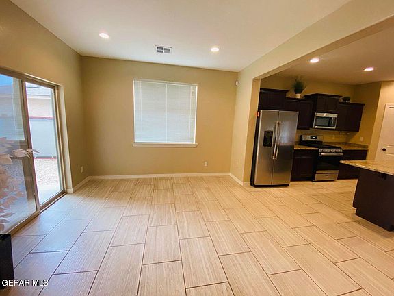 2nd image of 409 S Manzanita Dr