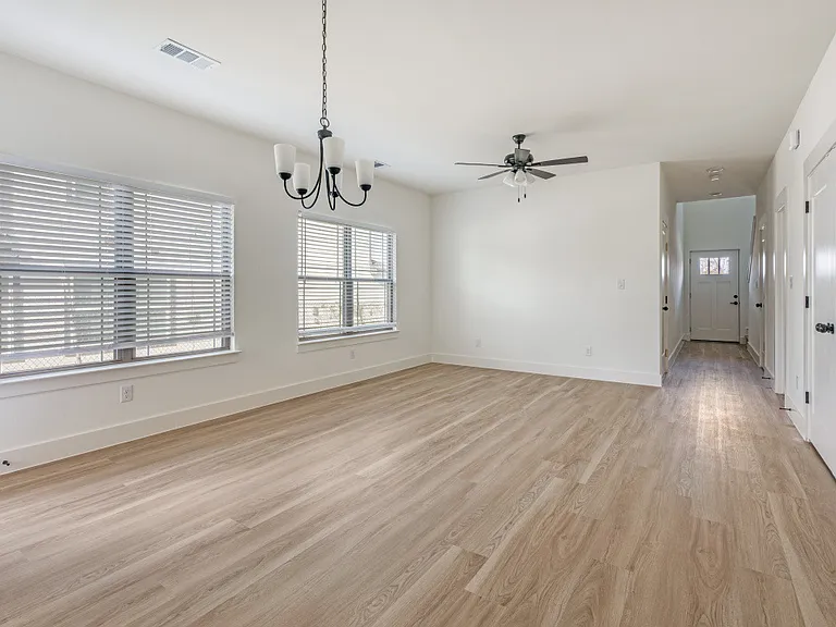 1224 Elva Warren St — Photo 5