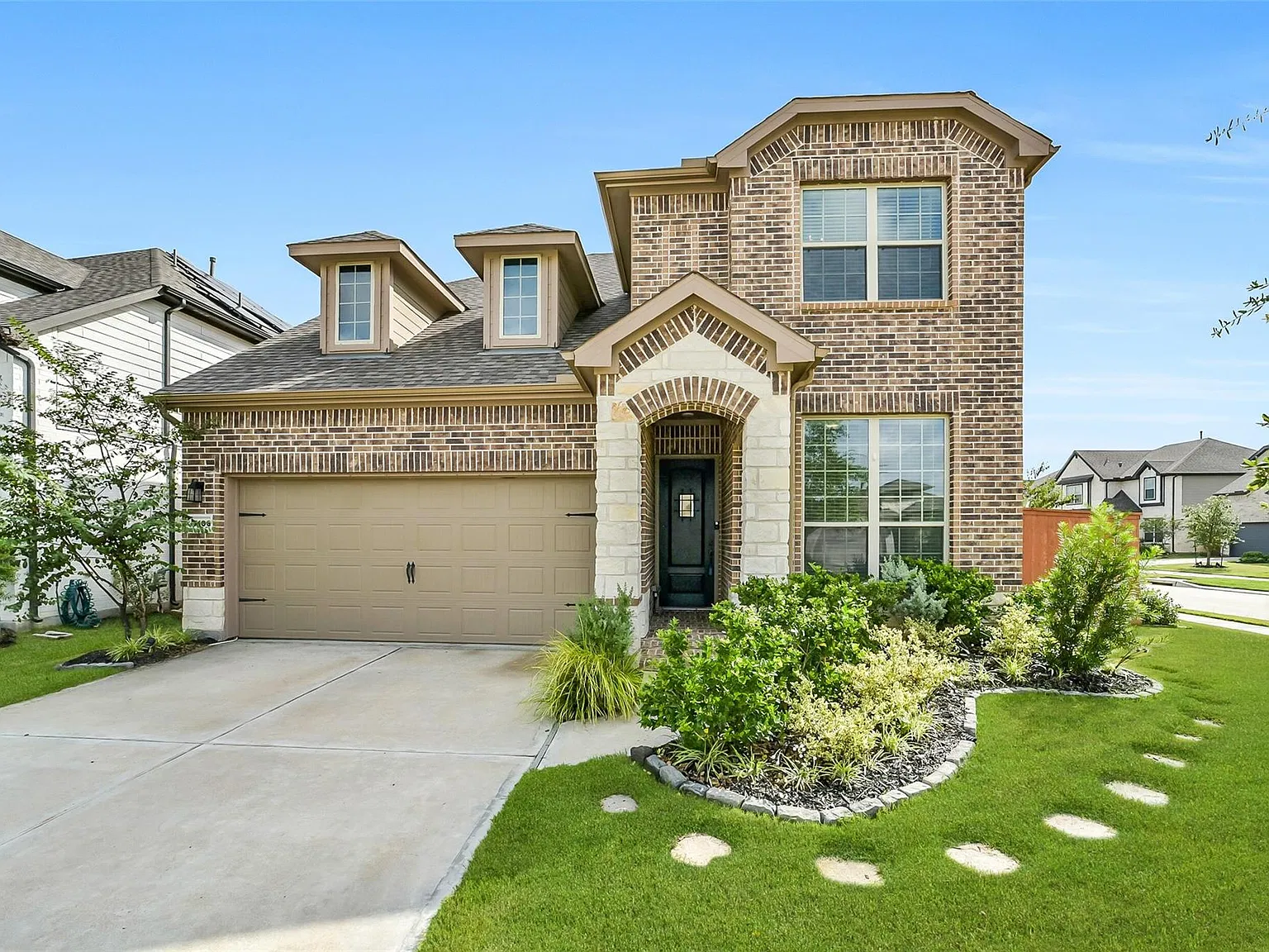 4 bed, 2.5 bath, 2414 sqft, $3,150 — Photo 1