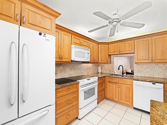 5th image of 860 SE 6th Avenue #302