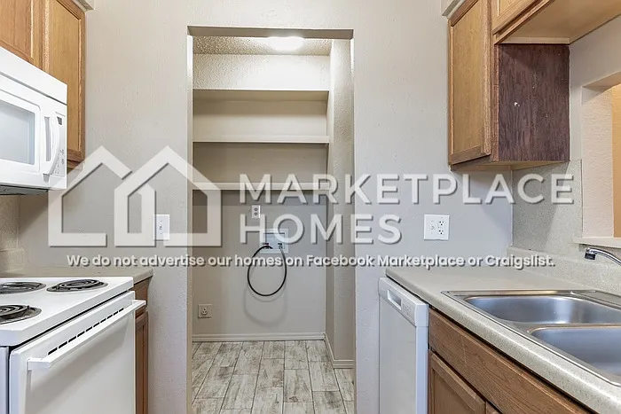 404 E Texas Dr — Photo 13