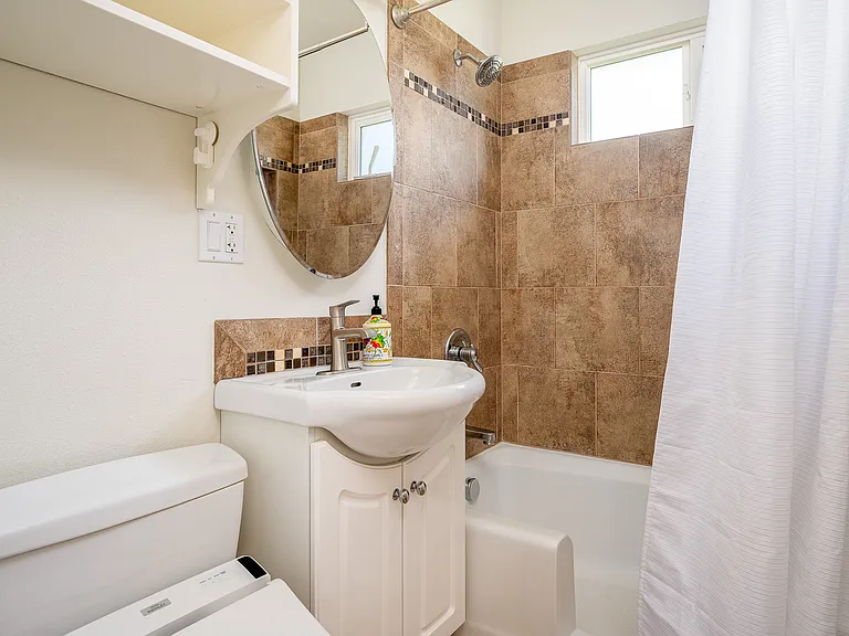8922 SE Market St — Photo 15