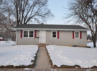 107 W Acers St, Manchester, IA 52057