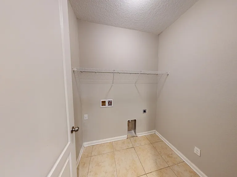15707 Lexington Park Blvd — Photo 38