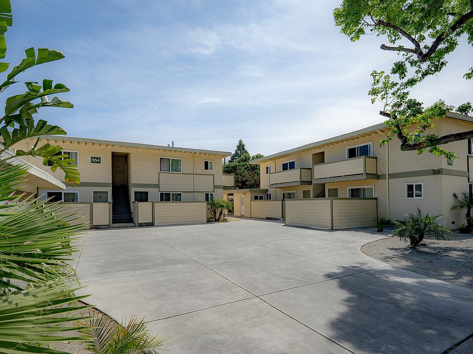954 Ravenscourt EXT2