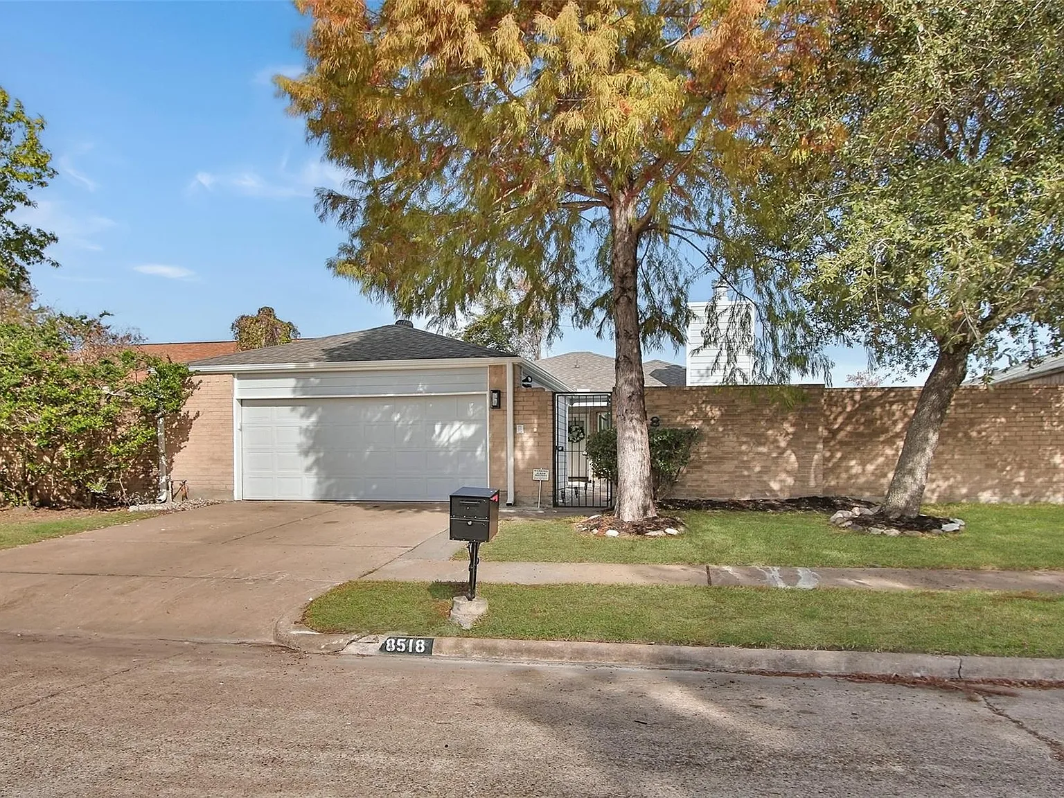 3 bed, 2.0 bath, 1544 sqft, $2,195 — Photo 2