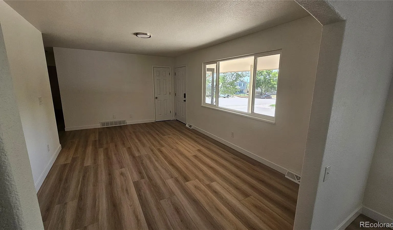 4 bed, 2.0 bath, 1850 sqft, $2,900 — Photo 3