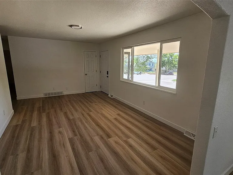 7840 Linda Cir — Photo 3