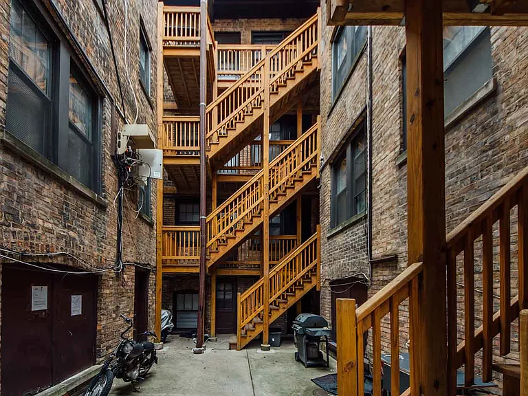 2332 Unit B3, 2BD - Stairwell