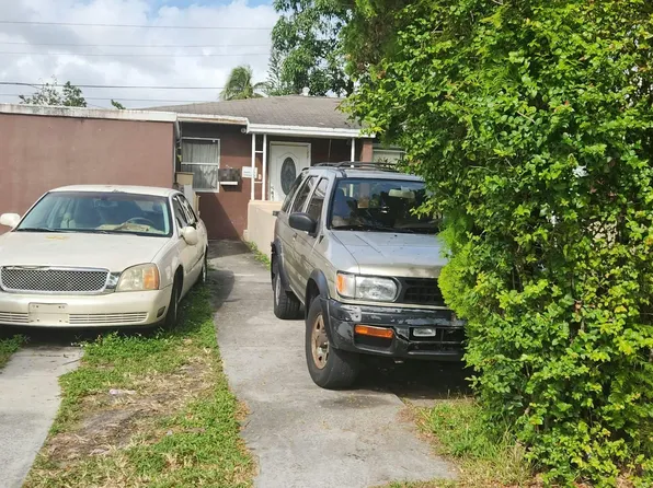 999 NE 159th St, North Miami Beach, FL 33162