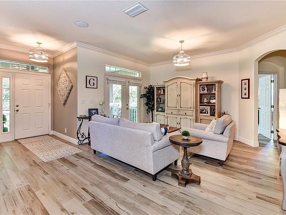 3rd image of 302 E Lake Victoria Cir