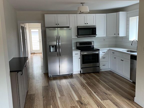 Brand new kitchen with all stainless steel applicances