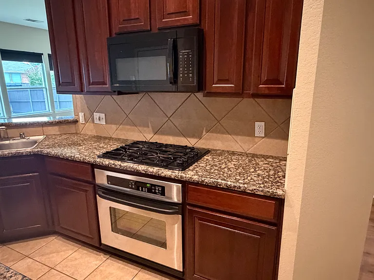 1630 Lagonda Ln — Photo 26