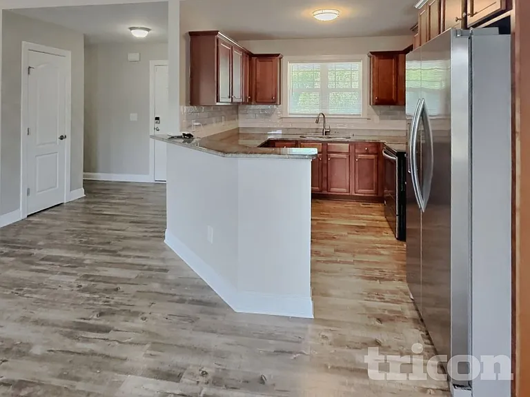 335 Oxfordshire Dr — Photo 6