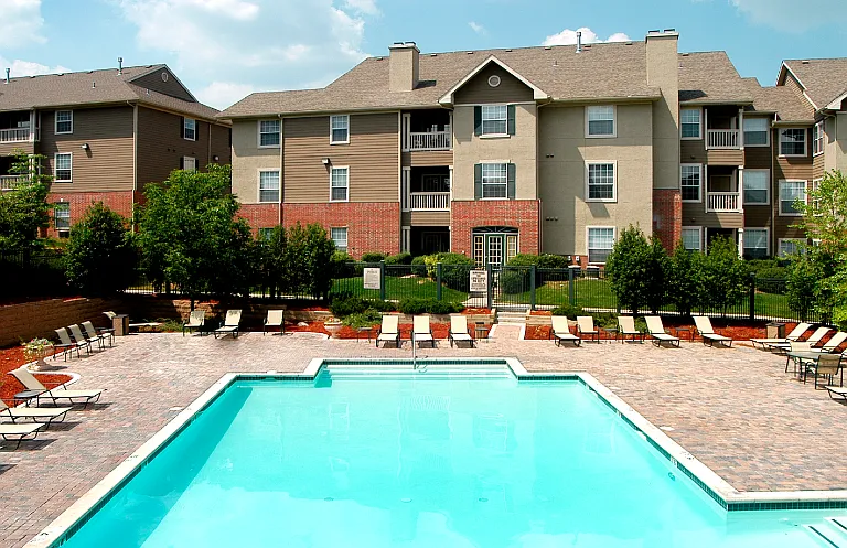 Breckenridge Apartments — Photo 1