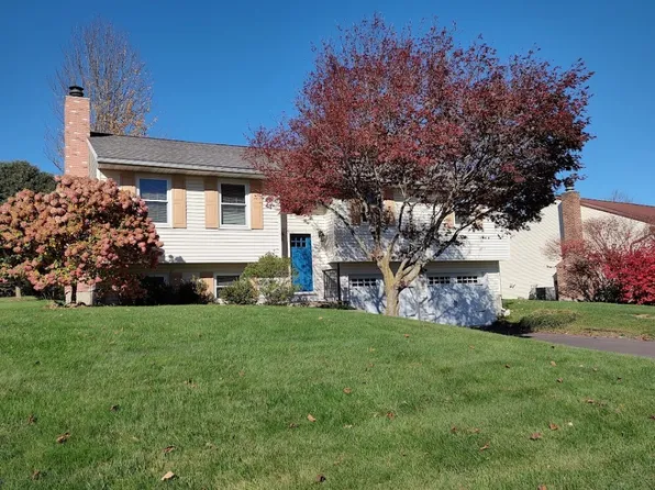 56 Coventry Rd, Endicott, NY 13760