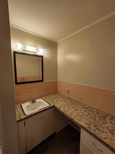 203 S Cravens St #4 — Photo 14
