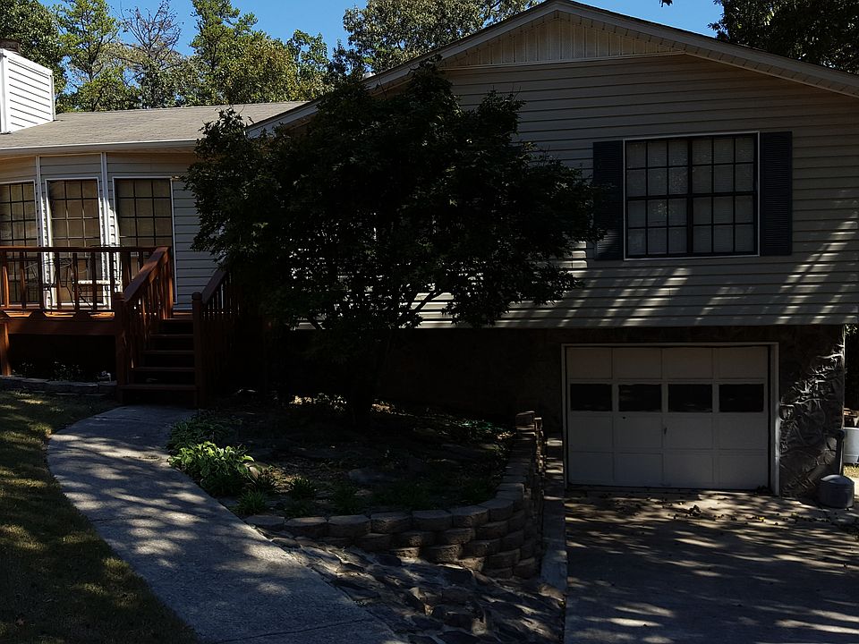 Chrissy Lane front view with