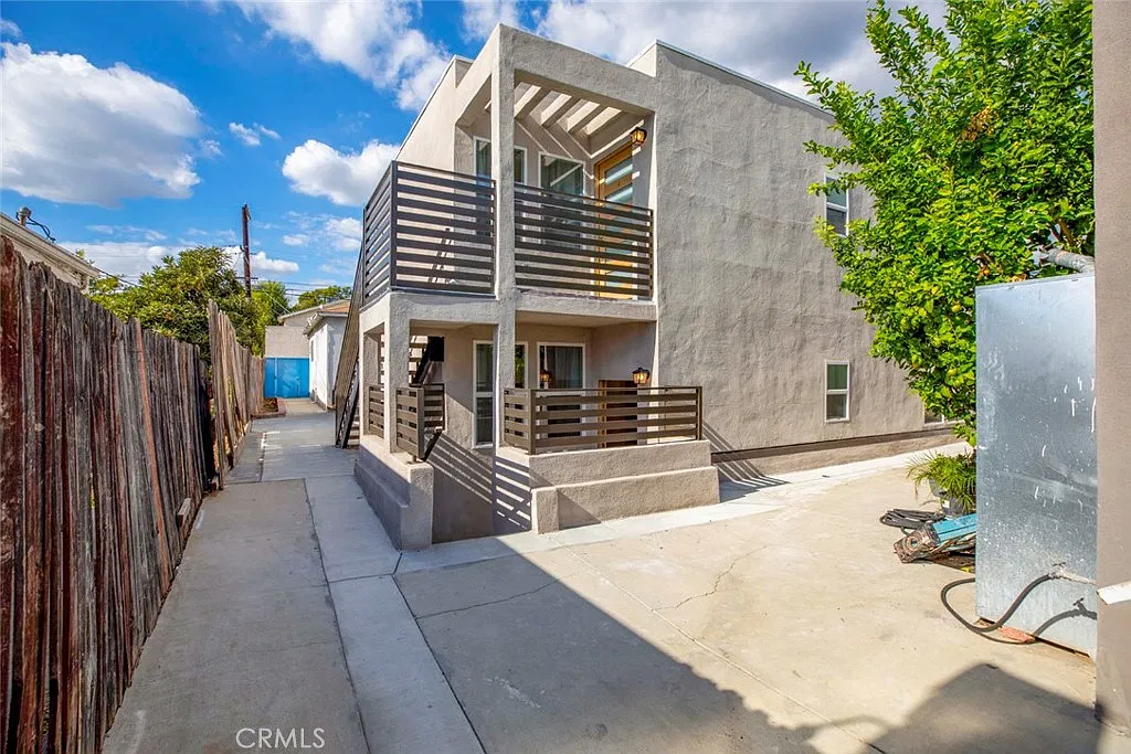 1045 Sonora Ave — Photo 2