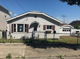 42 Clement St, Tiverton, RI 02878