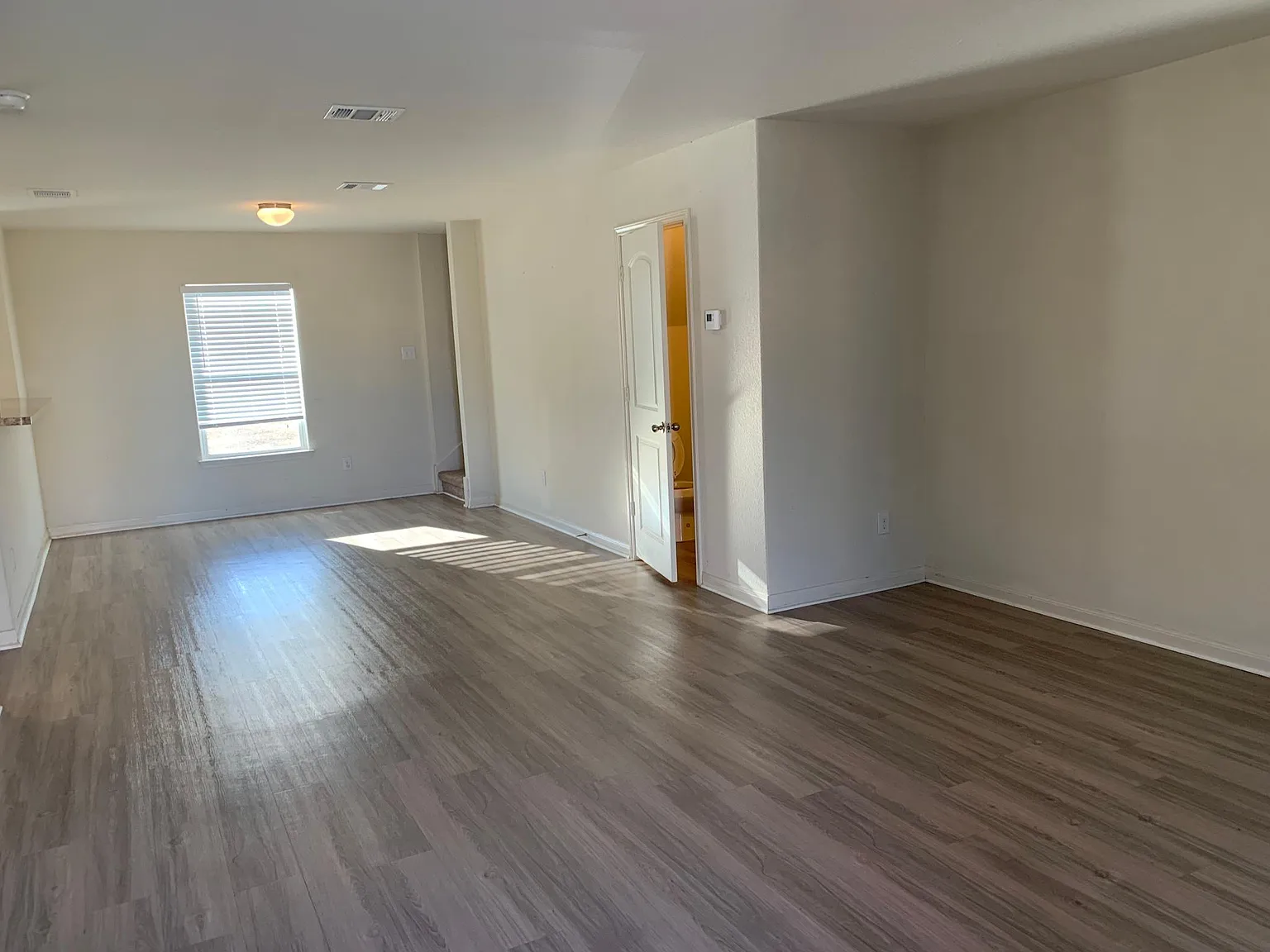 3 bed, 2.5 bath, 1505 sqft, $1,595 — Photo 4