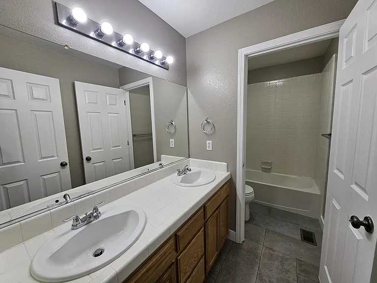 1836 Winding River Ct — Photo 47