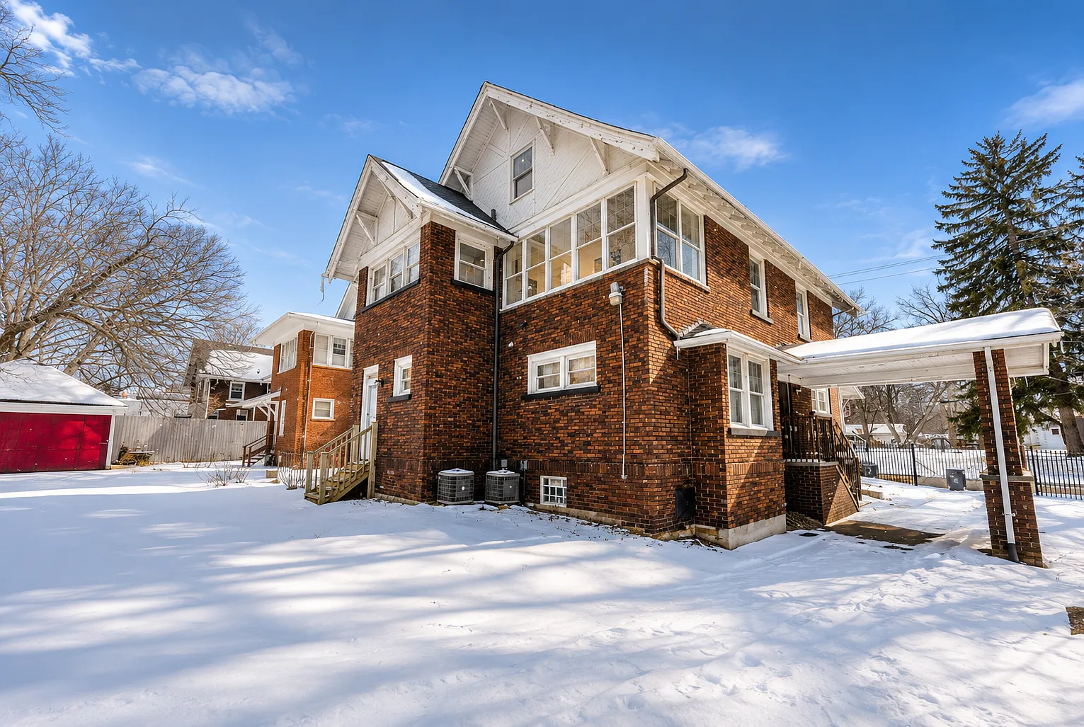 Spacious 1 Bed / 1 Bath Apartment in Akron Available Now! — Photo 1