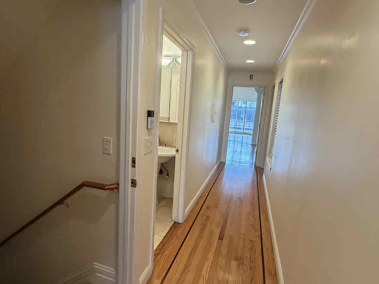 322 18th Ave — Photo 21