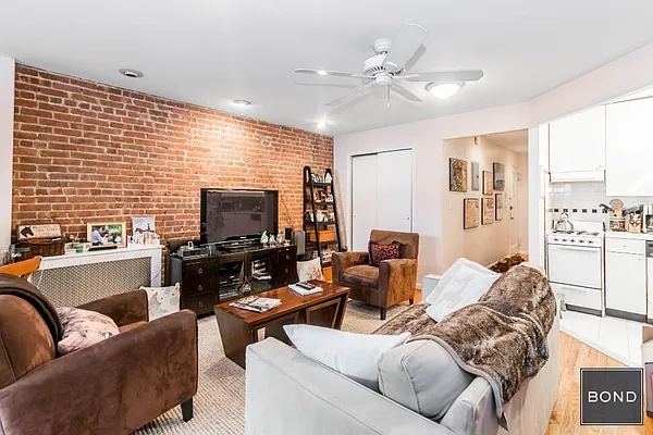 Rented by Bond New York | media 10