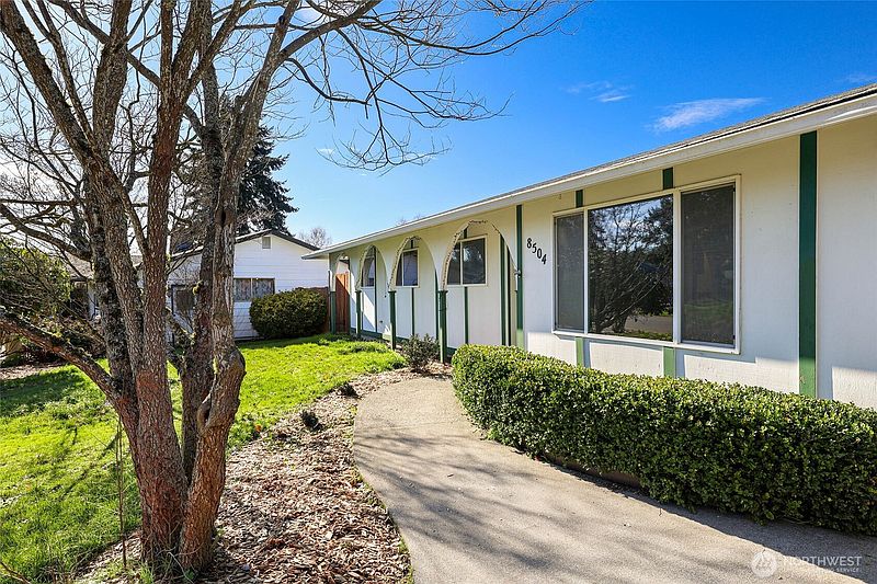 2nd image of 8504 Quinault Drive NE