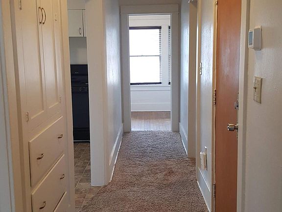 2nd image of 4605 Holdrege St APT 2