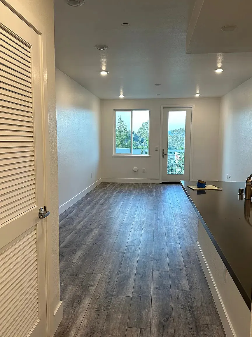 3 bed, 1154 sqft, $3,800 — Photo 2