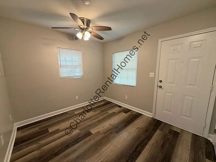 3 bed, 2.0 bath, 830 sqft, $1,350 — Photo 3