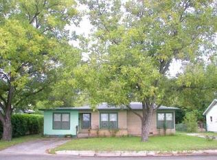 405 W 6th St, Lampasas, TX 76550