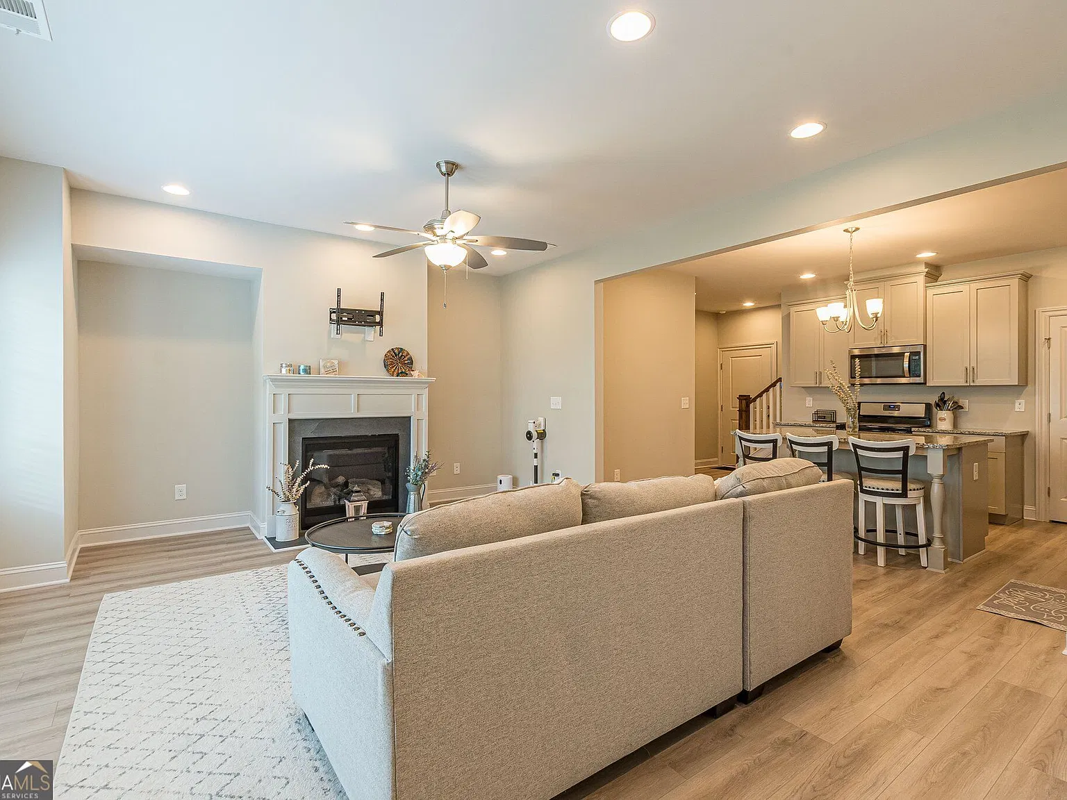 3 bed, 2.5 bath, 1742 sqft, $2,775 — Photo 4