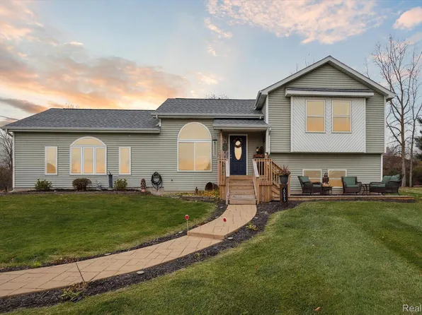 6095 N Lake Rd, Otter Lake, MI 48464
