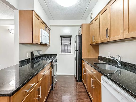 3rd image of 330 E 120th St