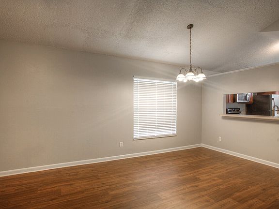 4th image of 1029 Burnett St